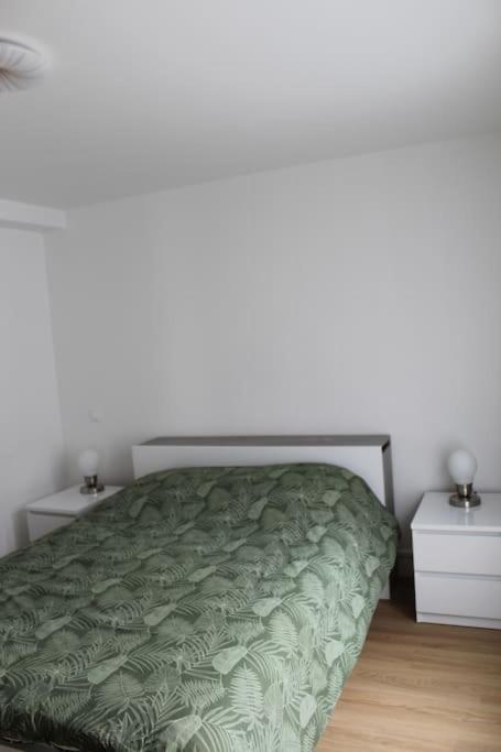 Entierement Renove A Les Bains Avec Jardin Apartment *
