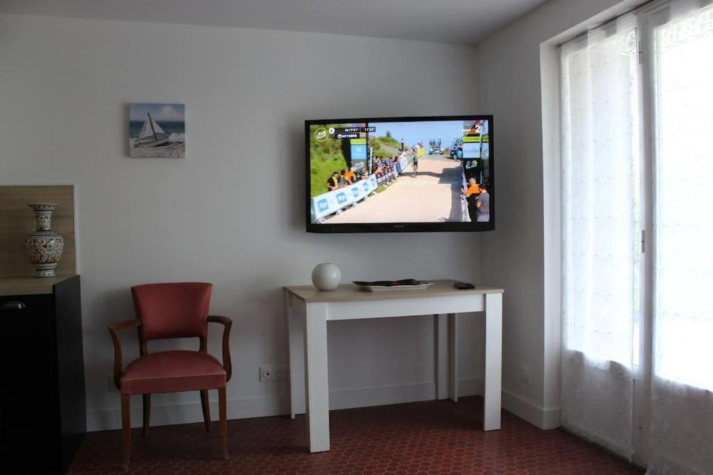Entierement Renove A Les Bains Avec Jardin Apartment *
